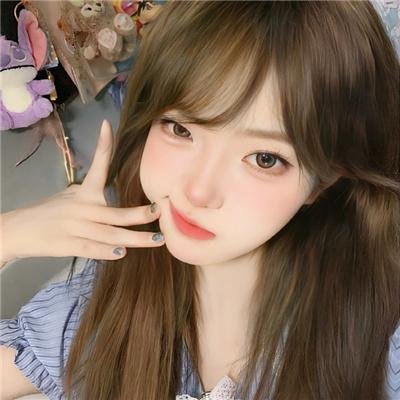 圆月映花都